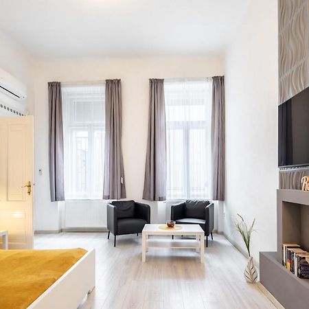 New, High Quality Apartment In The City Center Budapest Extérieur photo